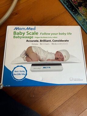 MomMed Baby Scale - White with Blue Accents